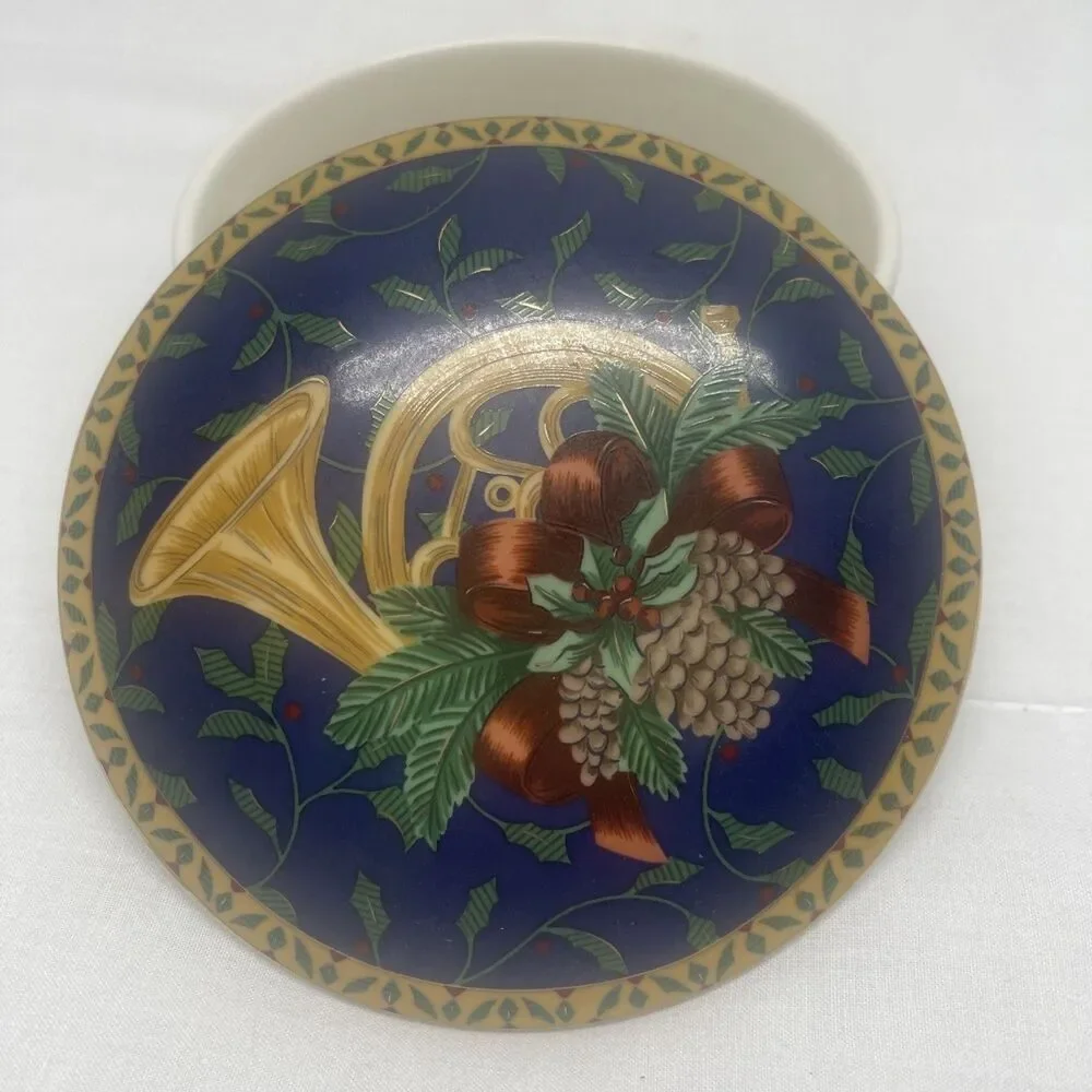 Mikasa Trinket Jewelry Box Candy Dish Holiday Christmas Vintage Round Decorative